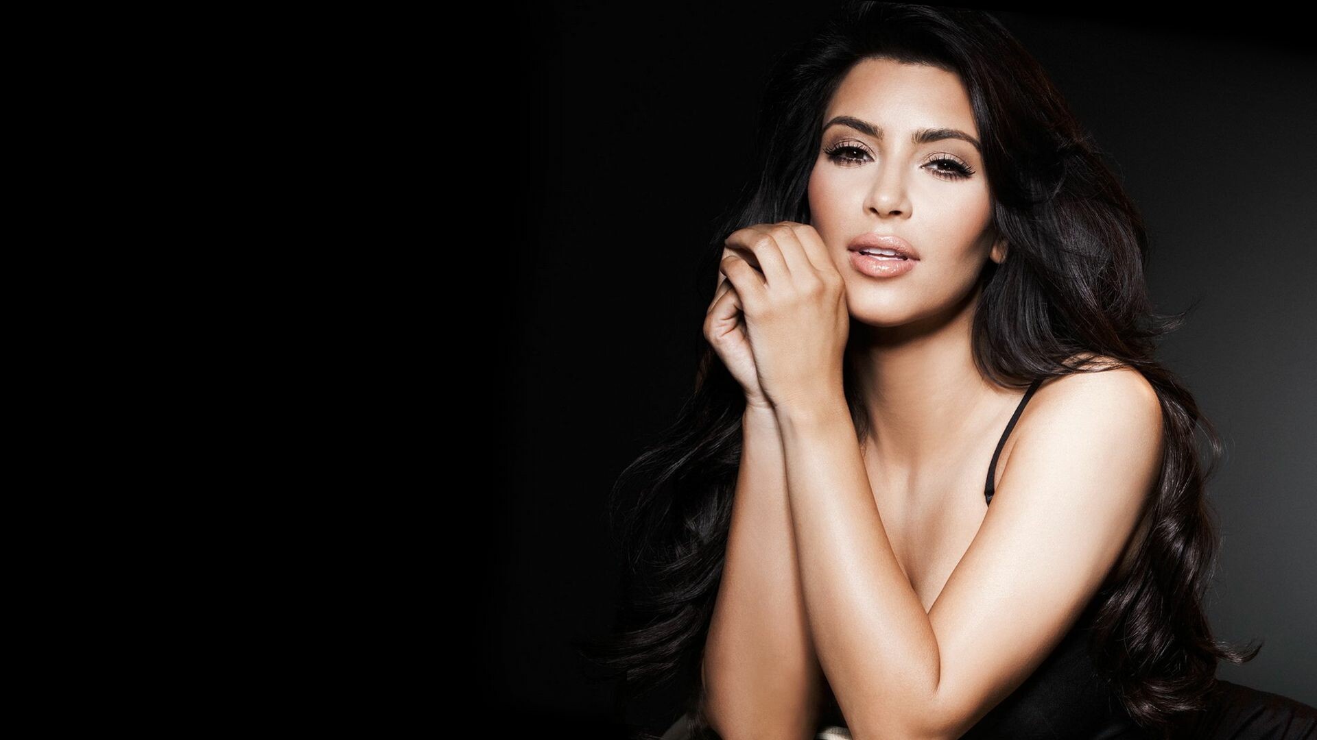 Kim Kardashian Hd Free Download Wallpaper