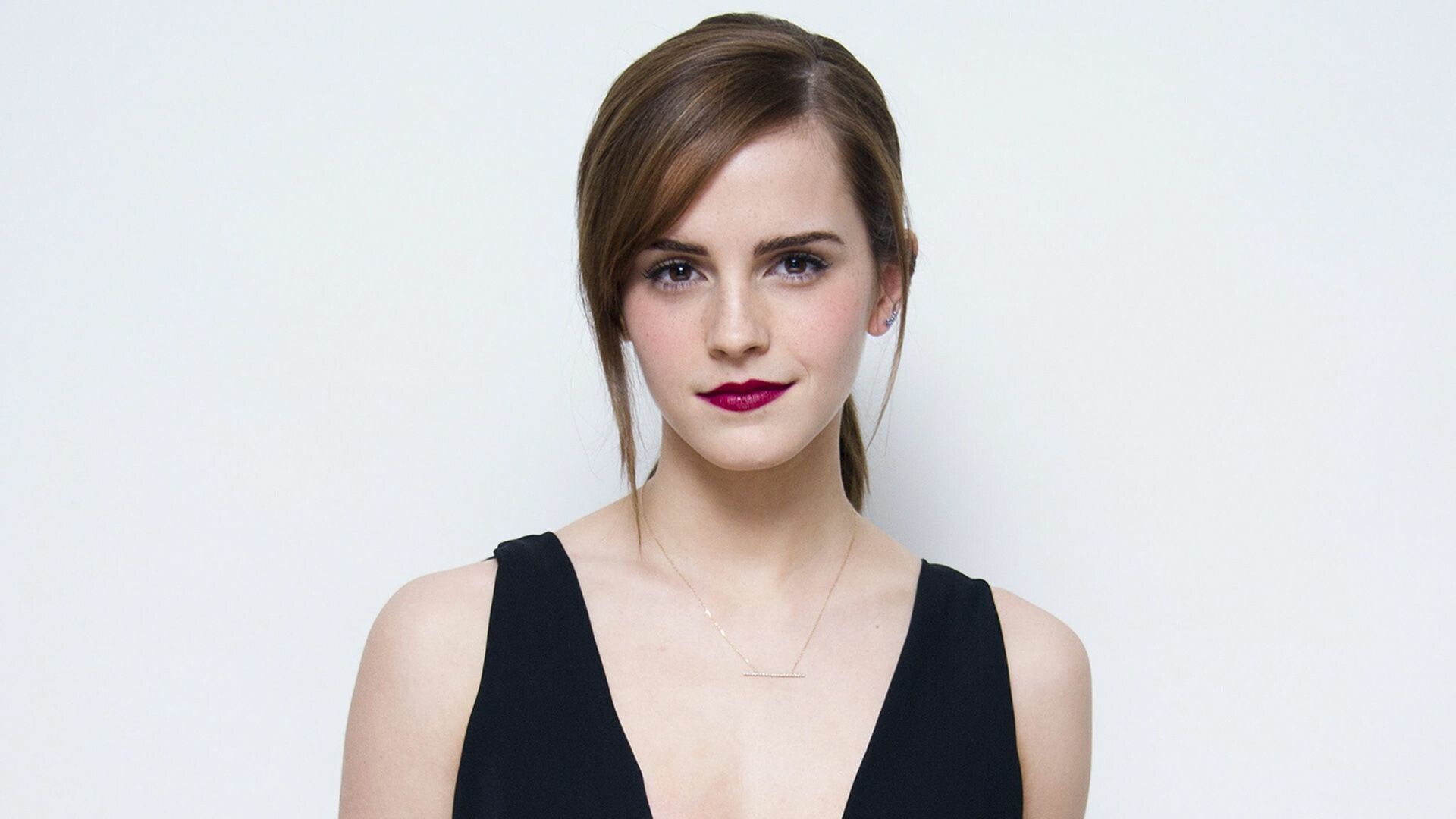 Emma Watson In Beautiful Red Dress 4K Ultra HD Mobile Wallpaper