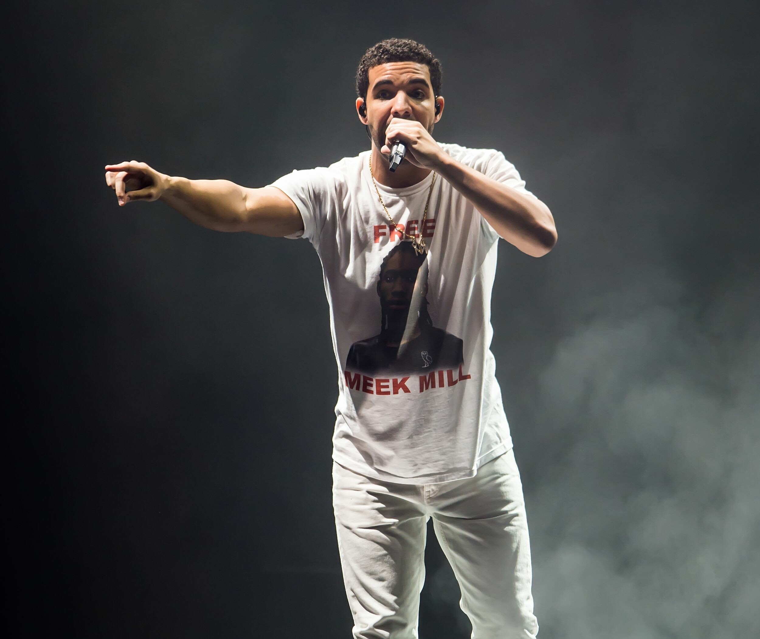 Drake Performing Mobile Wallpaper 54564 2500x2101 px