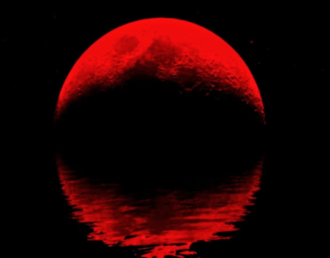 Pin by Aleksandra on θεατρο | Red moon, Moon pictures, Beautiful dark art